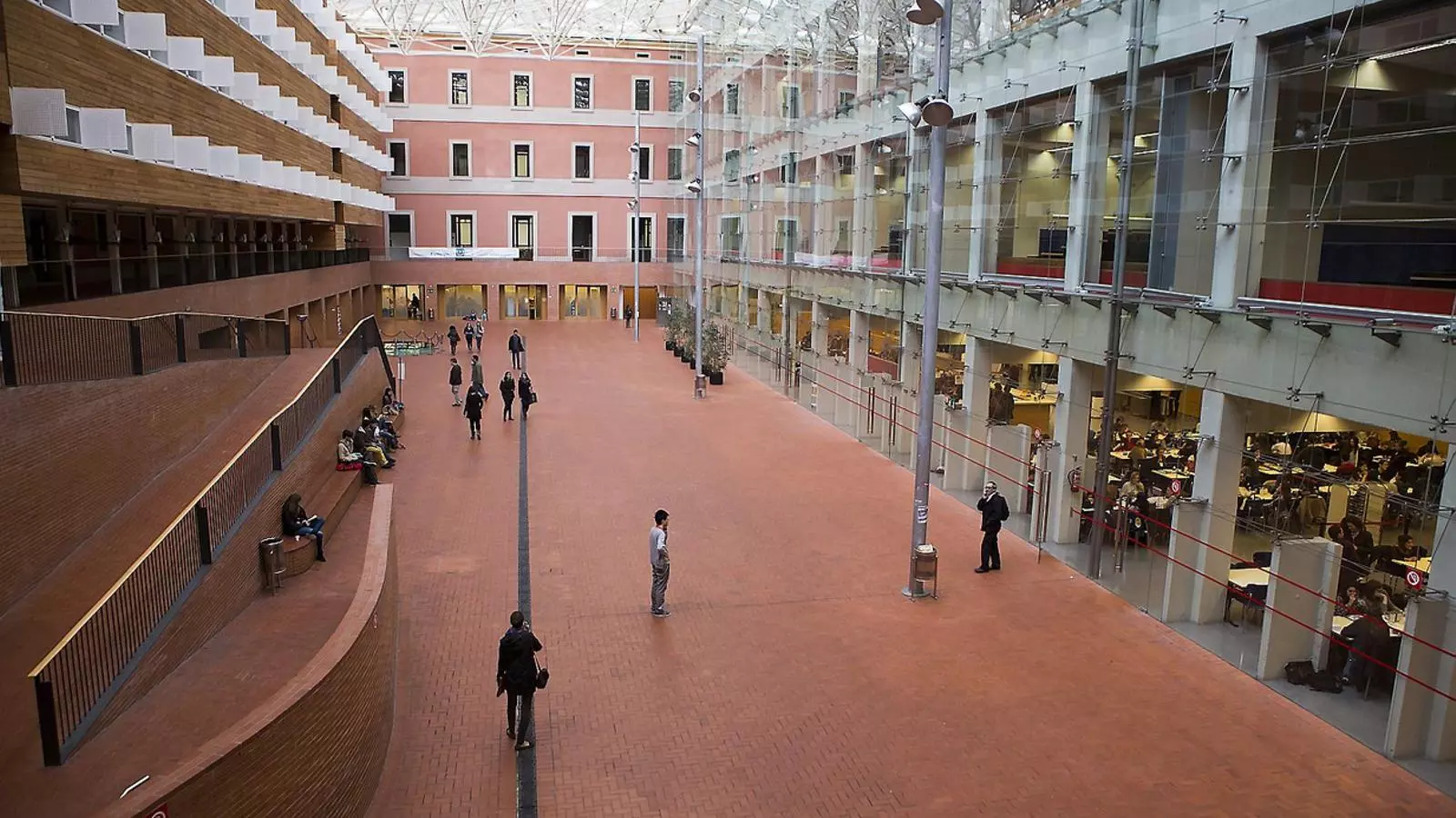 El grau obert de la UPF allarga l’orientació universitària a les facultats