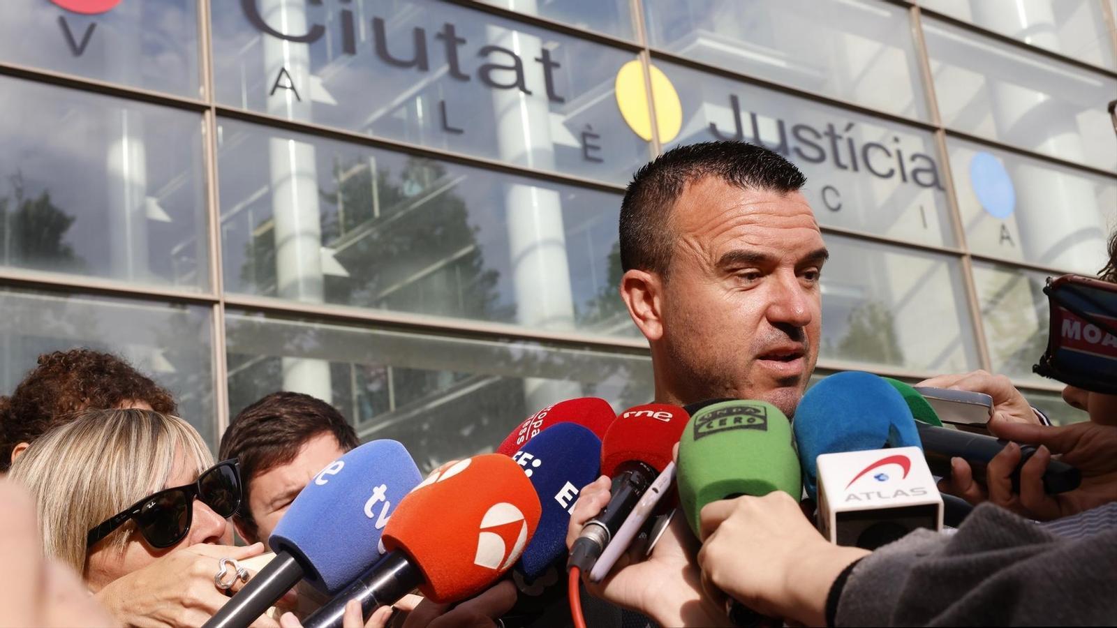 The president of the Valencia Provincial Council, Vicent Mompó, at the gates of the City of Justice in Valencia, in a file photo.