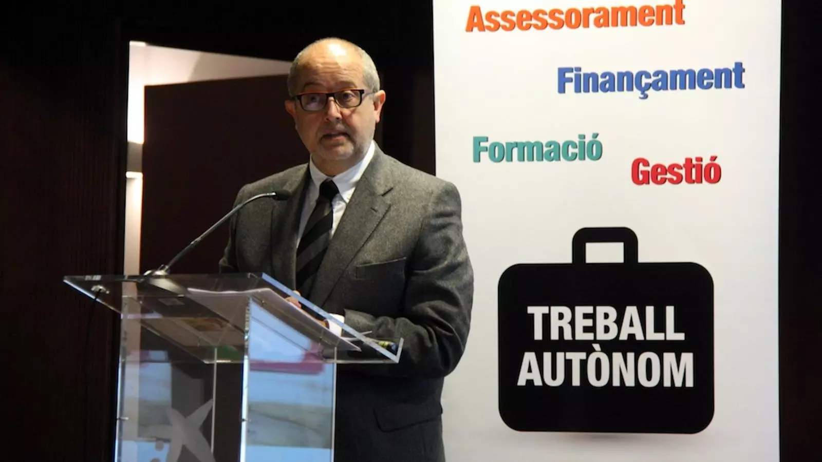 Felip Puig, durant la presentació del programa Consolida't / ACN
