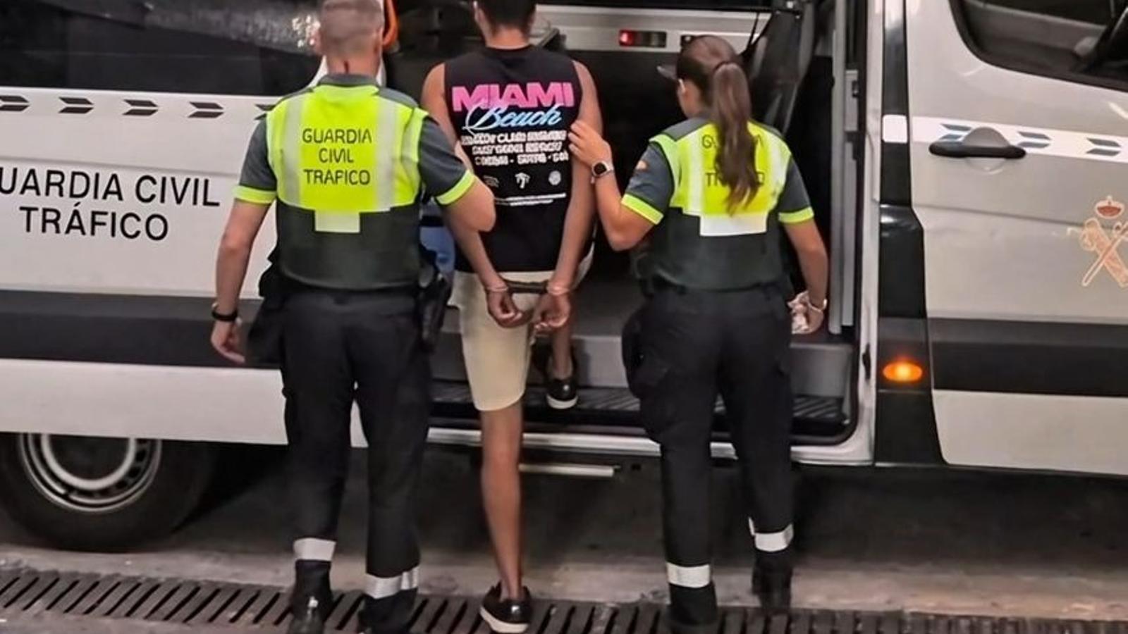 El acusado en el momento de la detención.