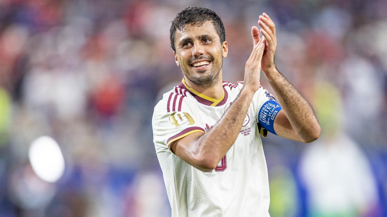 Rodrigo Hernández in a match with the Spanish national team during the 2026 World Cup.