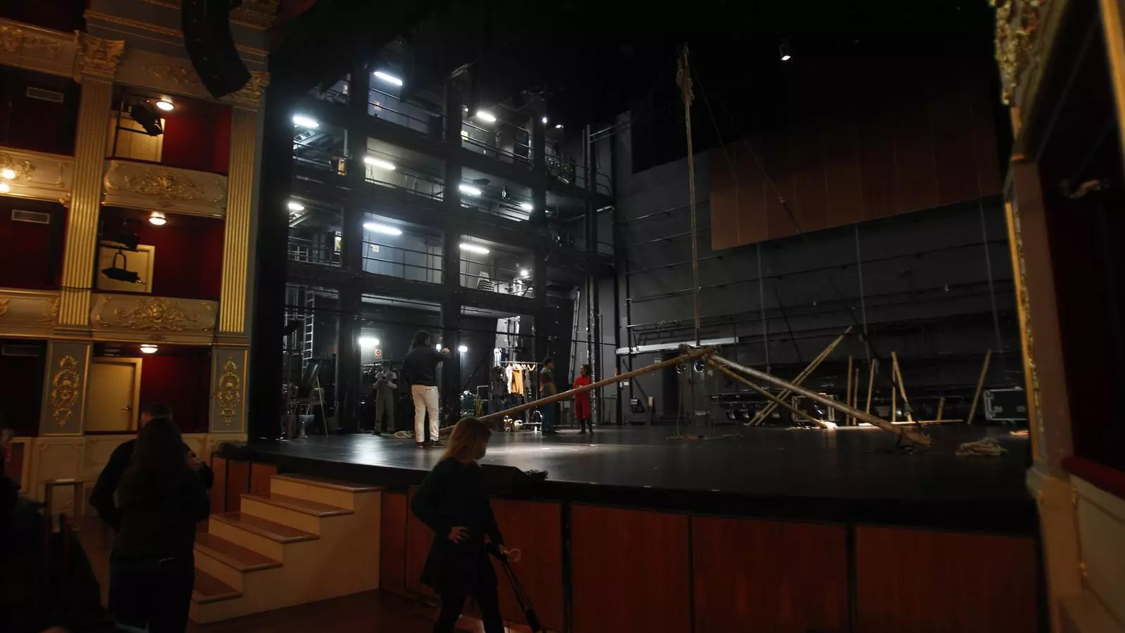 Entranyes de l'escenari del Principal de Palma.