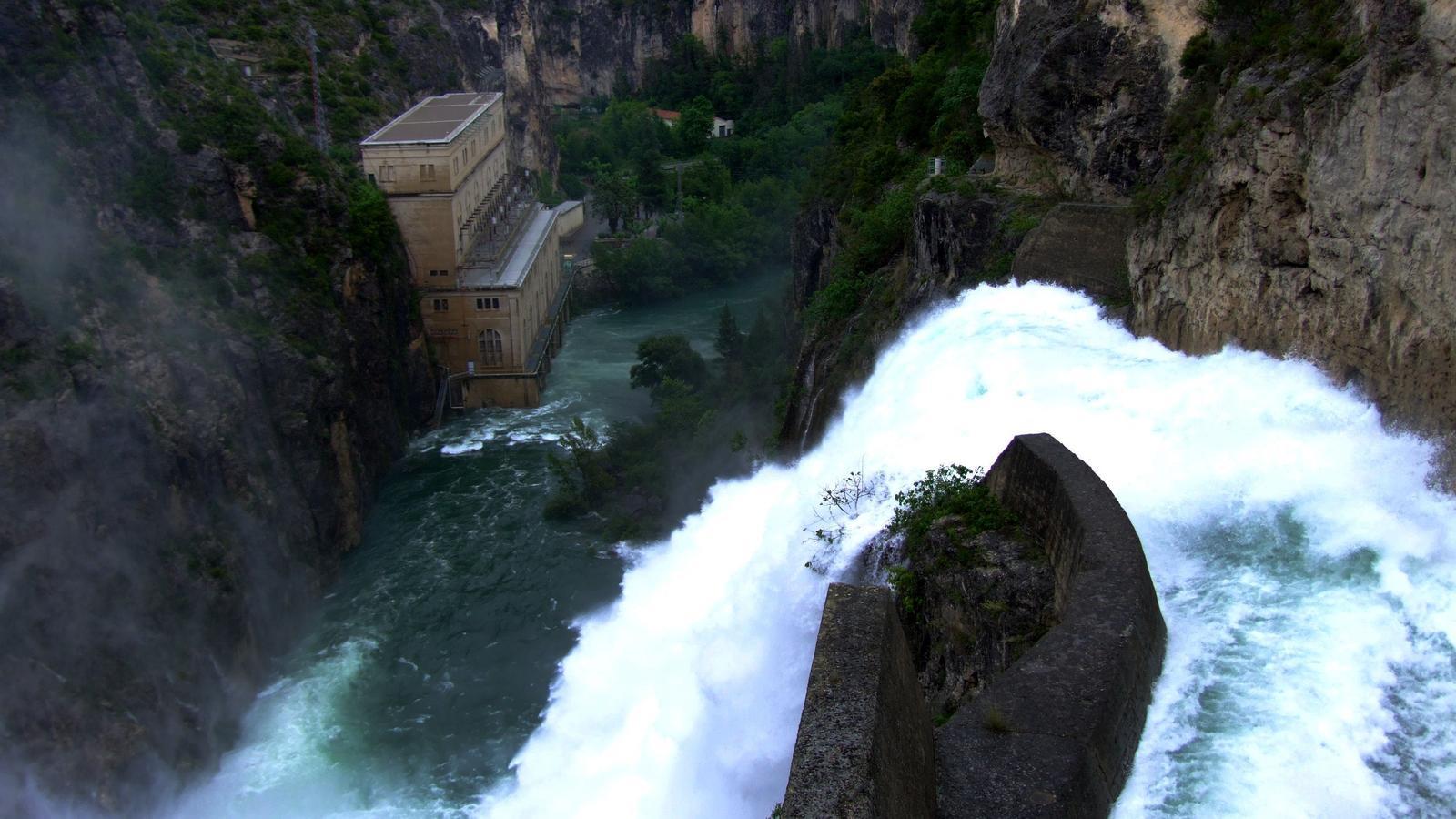Camarasa hydroelectric power plant.