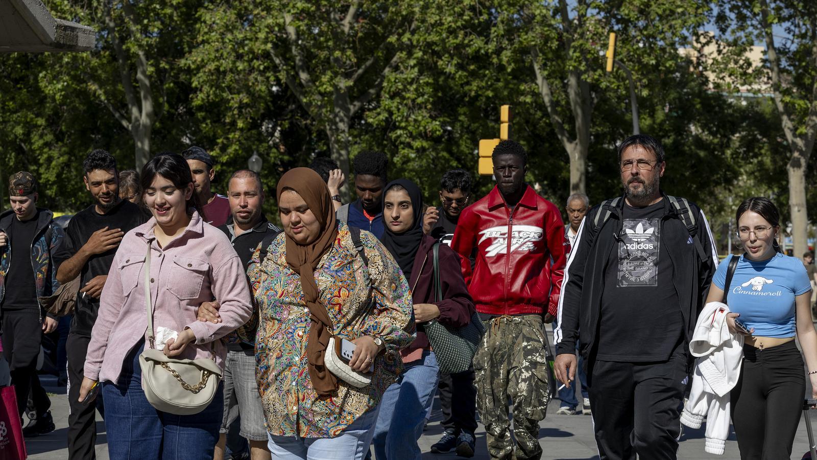 Personas de diferentes orígenes en Barcelona