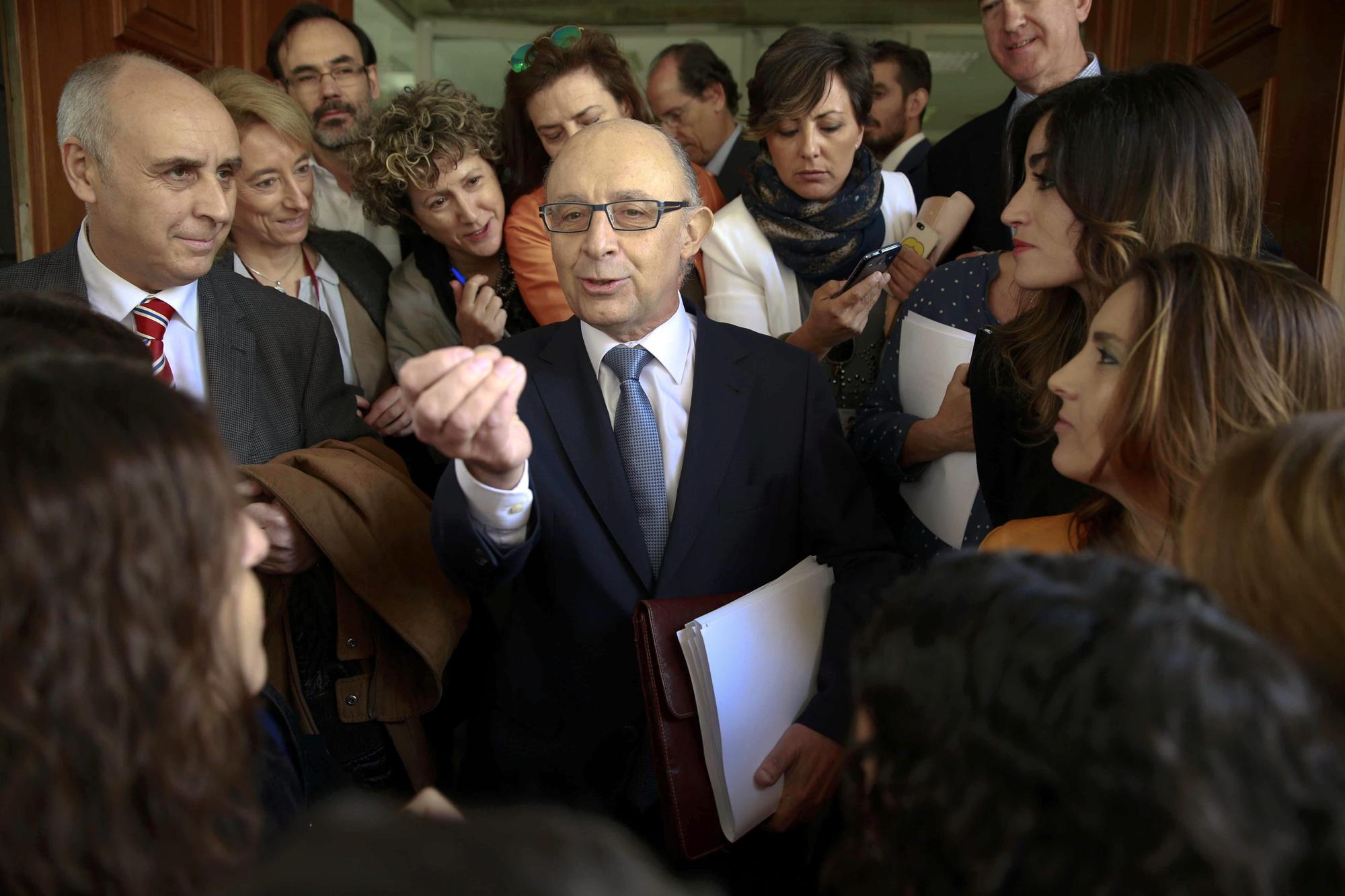 El despatx fundat per Montoro amenaça els periodistes amb accions legals
