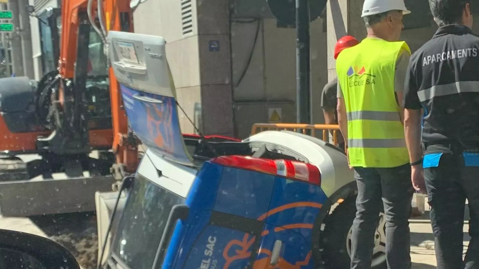 El vehicle a la rasa de Prat de la Creu.
