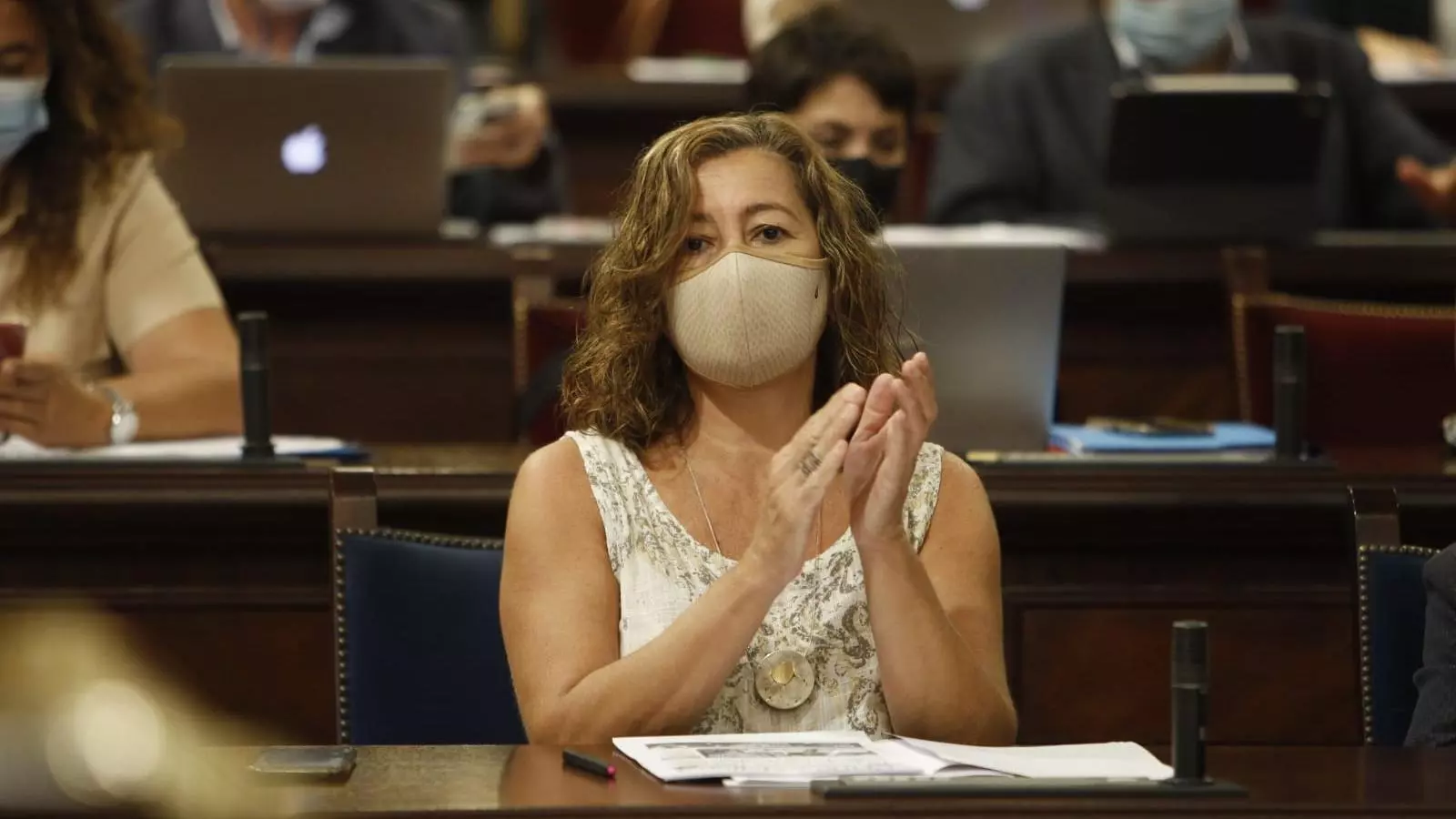 La presidenta del Govern, Francina Armengol, en el ple del Parlament d'aquest dimarts.