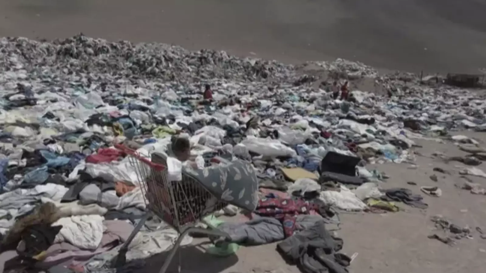 Roba a los vertederos del desierto de Atacama