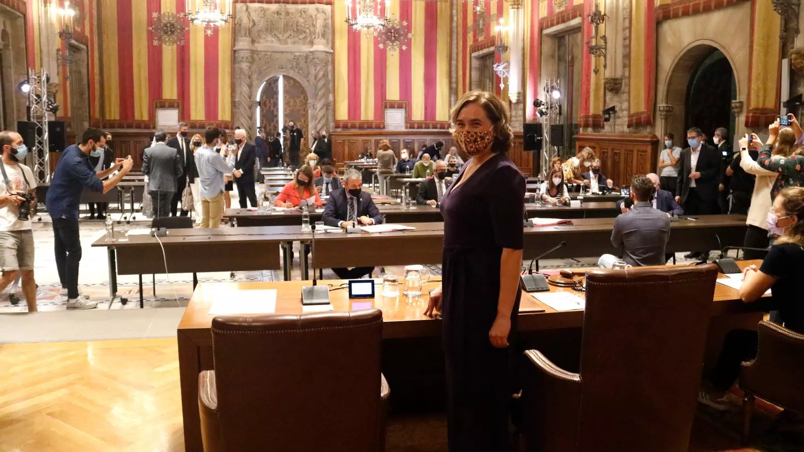 Colau presidint el ple al Saló de Cent