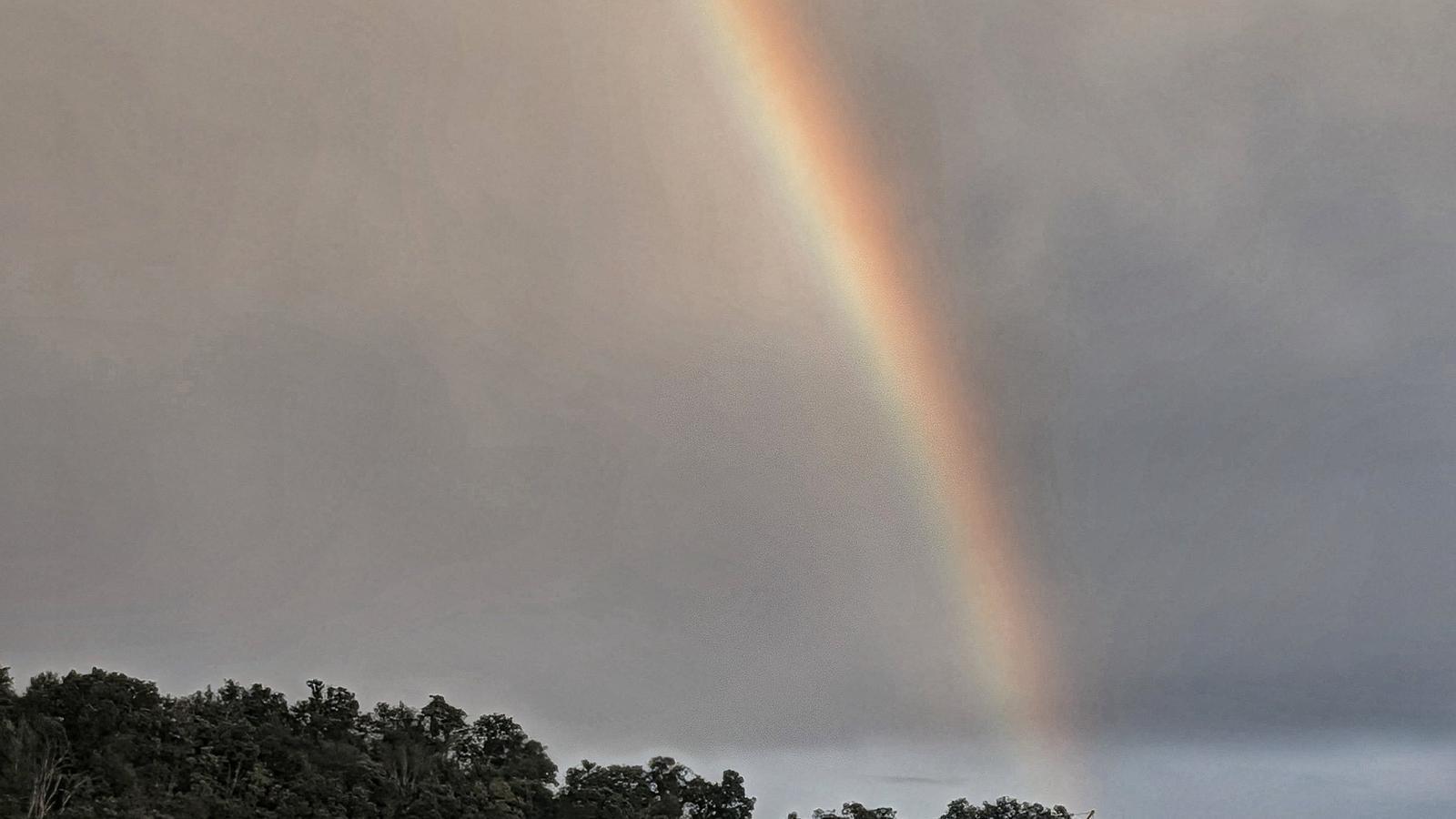 Arco iris visto el domingo por la tarde en Arenys de Munt, en el Maresme.