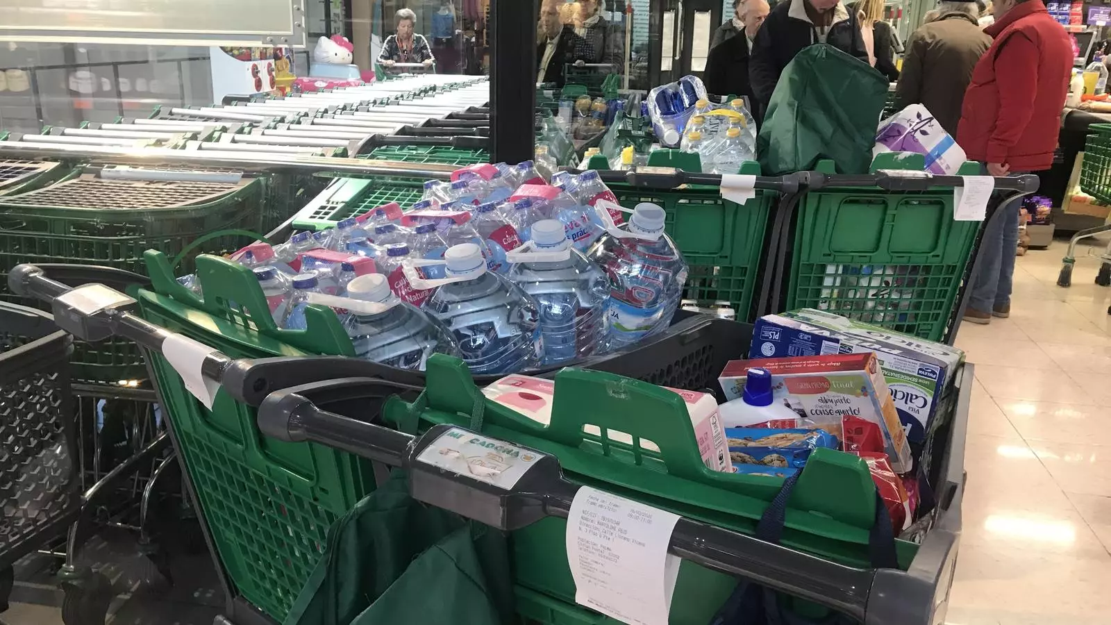 Imatges de l'abastiment de Mercadona aquest dimecres