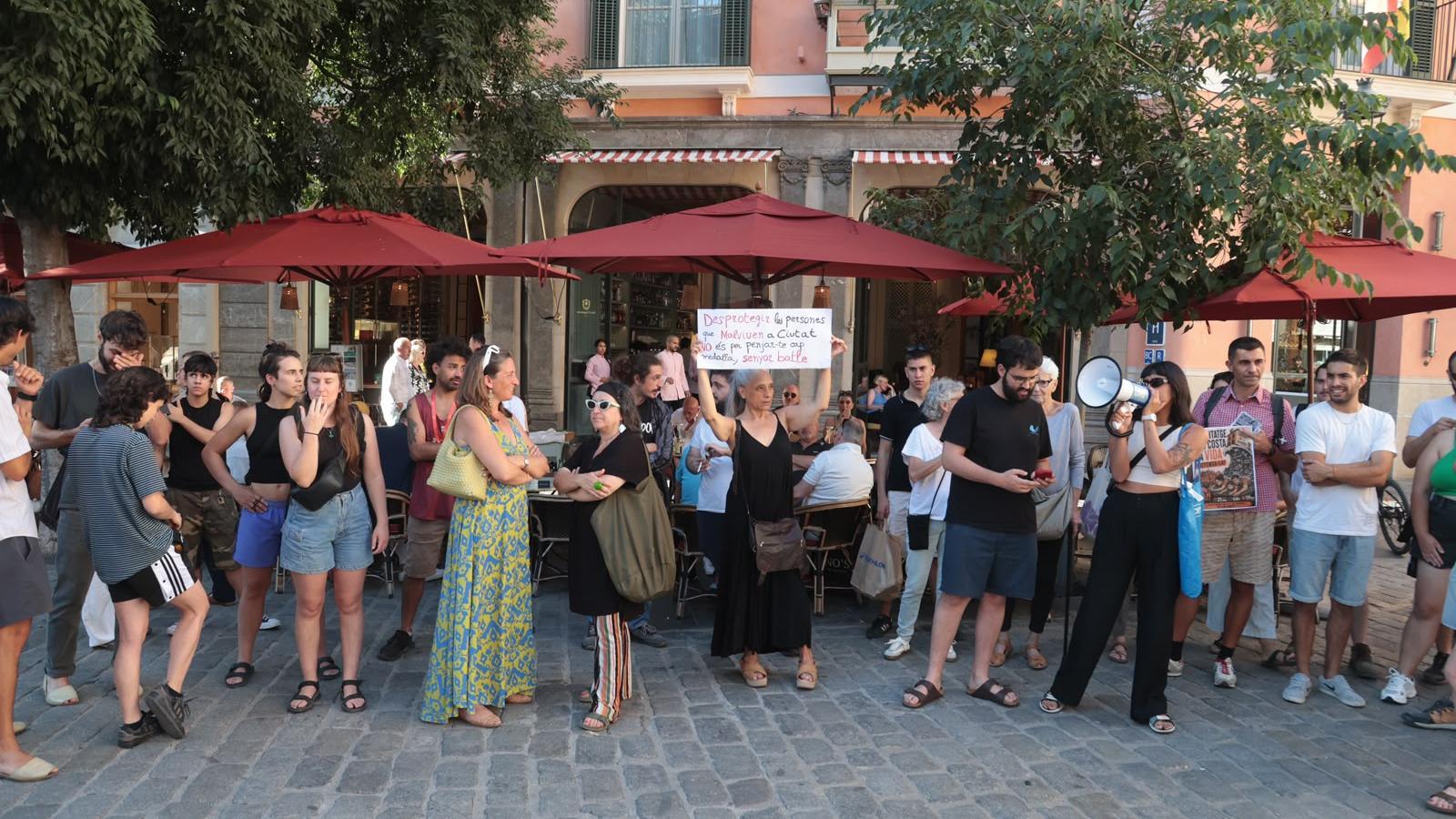 La concentración en Cort contra el desalojo de la antigua prisión de Palma.