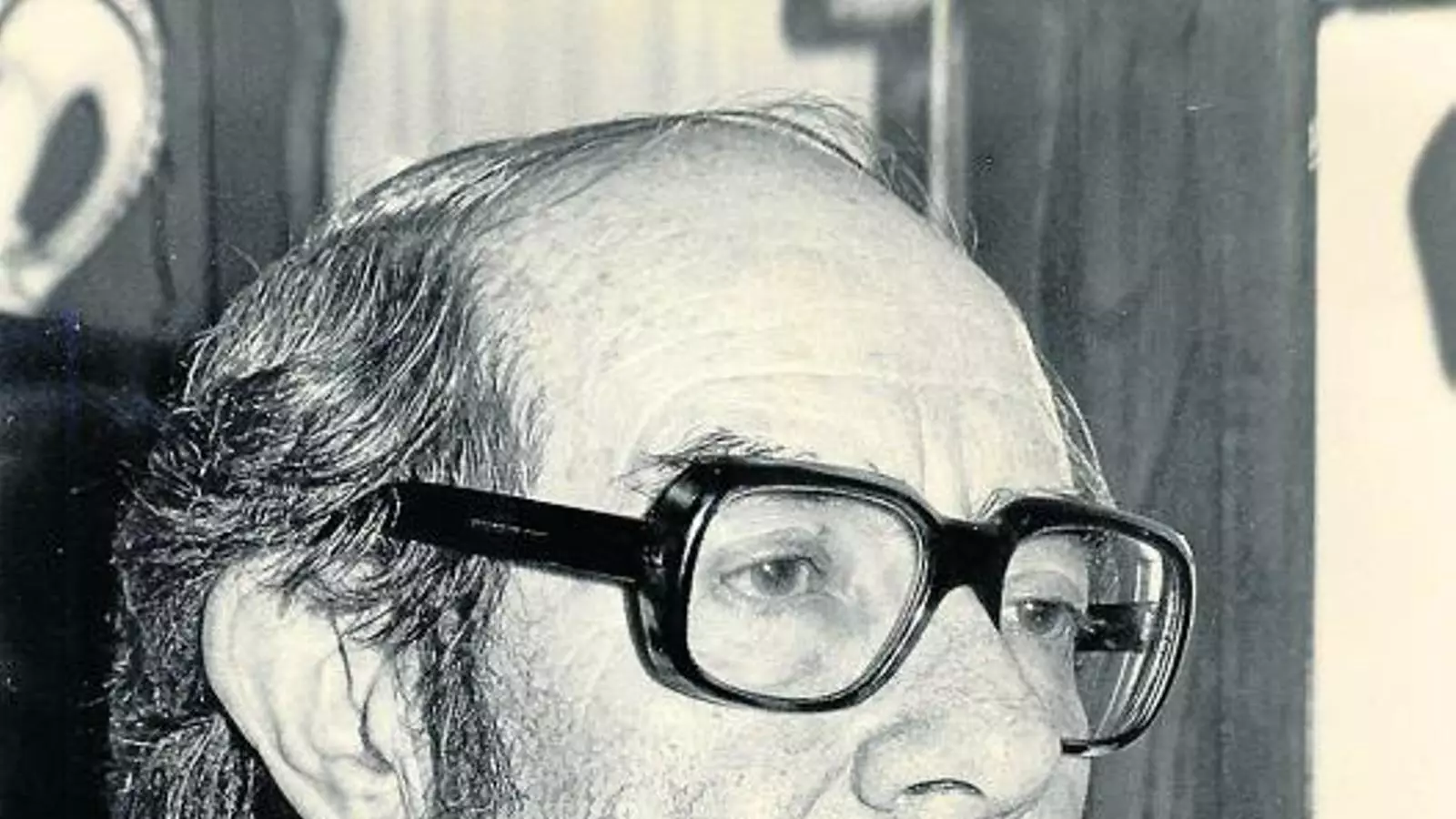 Joan Vinyoli, de qui Salvador Espriu va dir: “Donaria tota la meva obra per un sol vers de Vinyoli”.