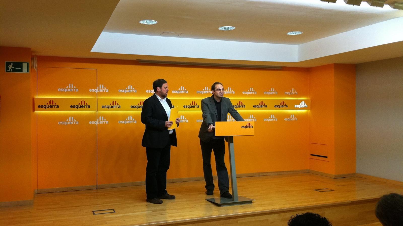 Oriol Junqueras i Joan Herrera, en roda de premsa després de la reunió conjunta a la seu d'ERC