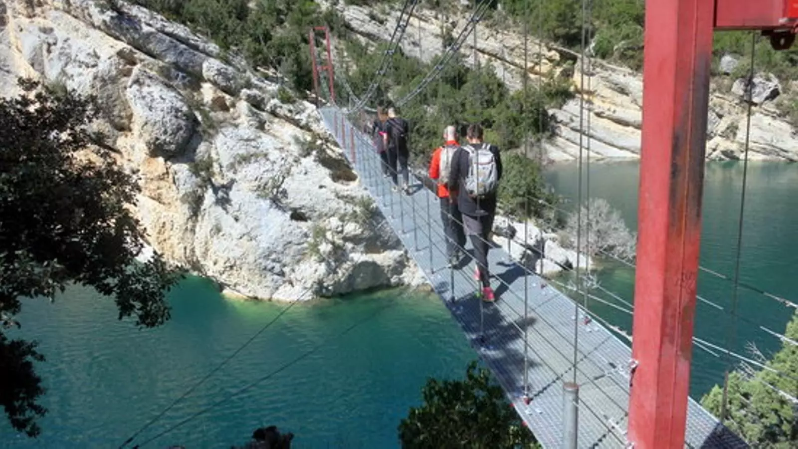 Excursionistes al congost de Mont-rebei