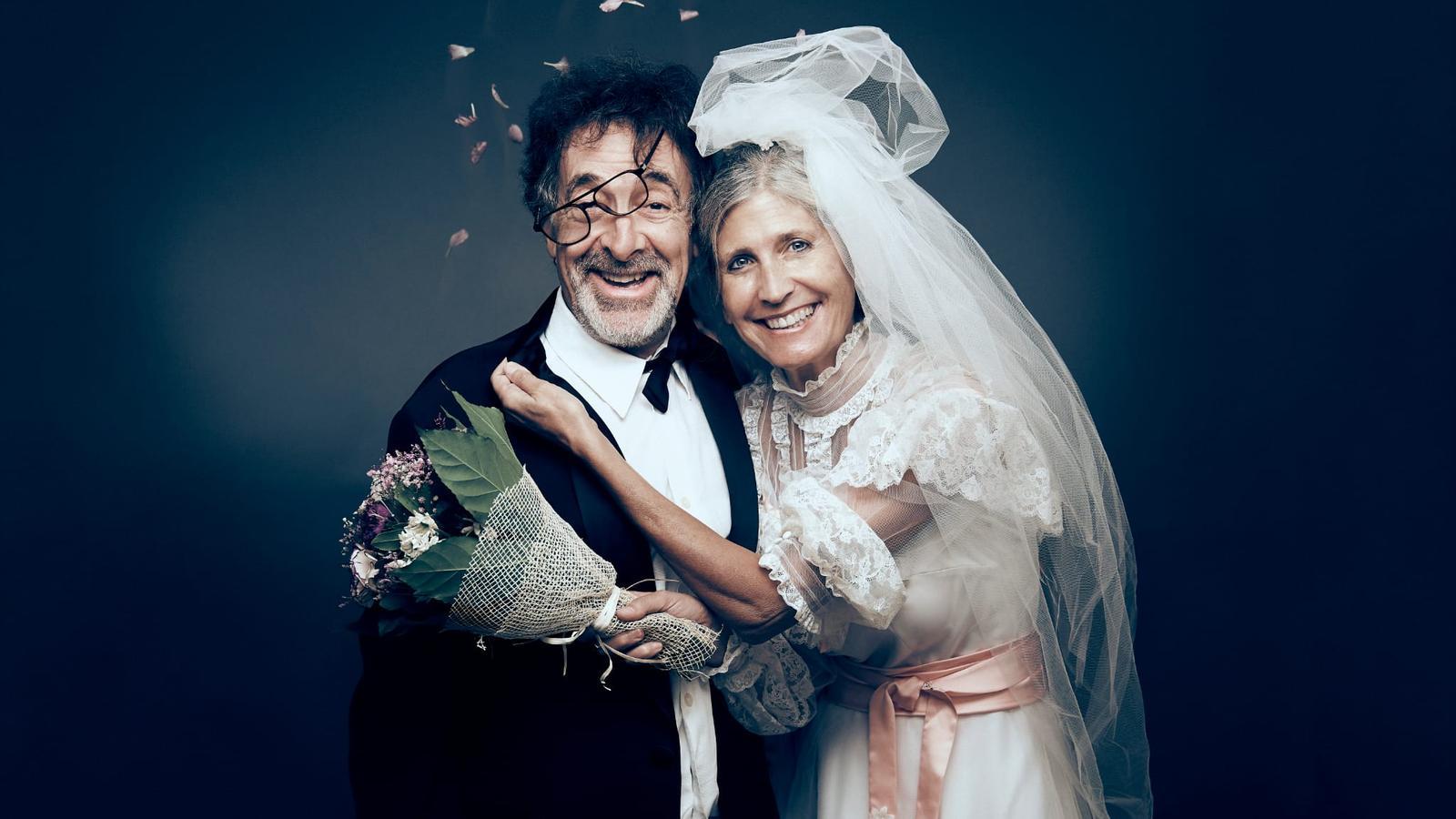 Actor Pep Ferrer and Emilia, in a humorous wedding photo