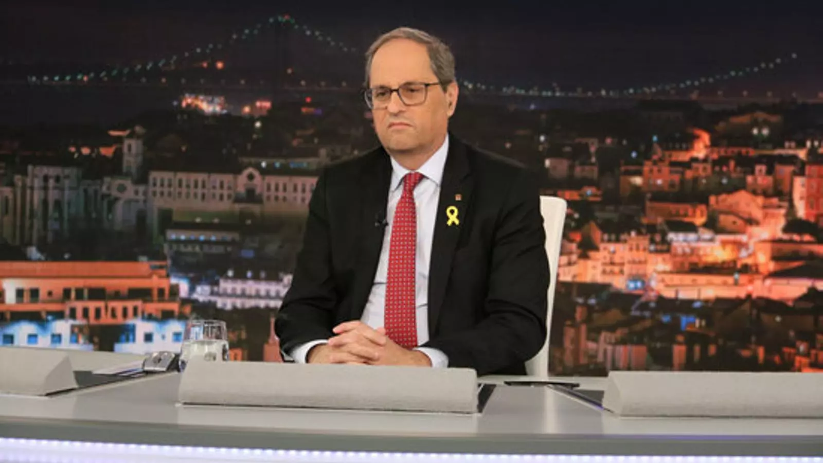 El president del Govern, Quim Torra, al plató de la RTP portuguesa abans de ser entrevistat