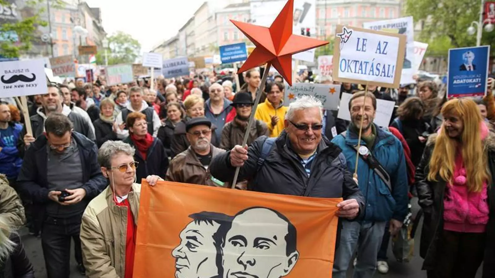 Manifestació en contra d'Orbán, a Budapest.