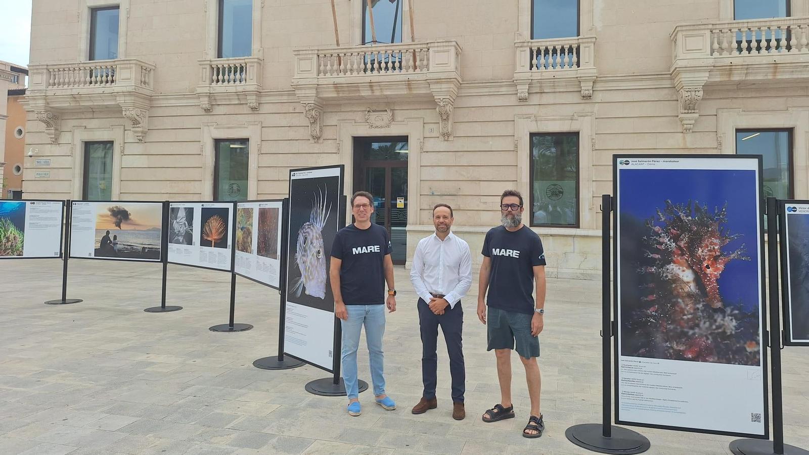 Inauguración de la exposición ante la APB