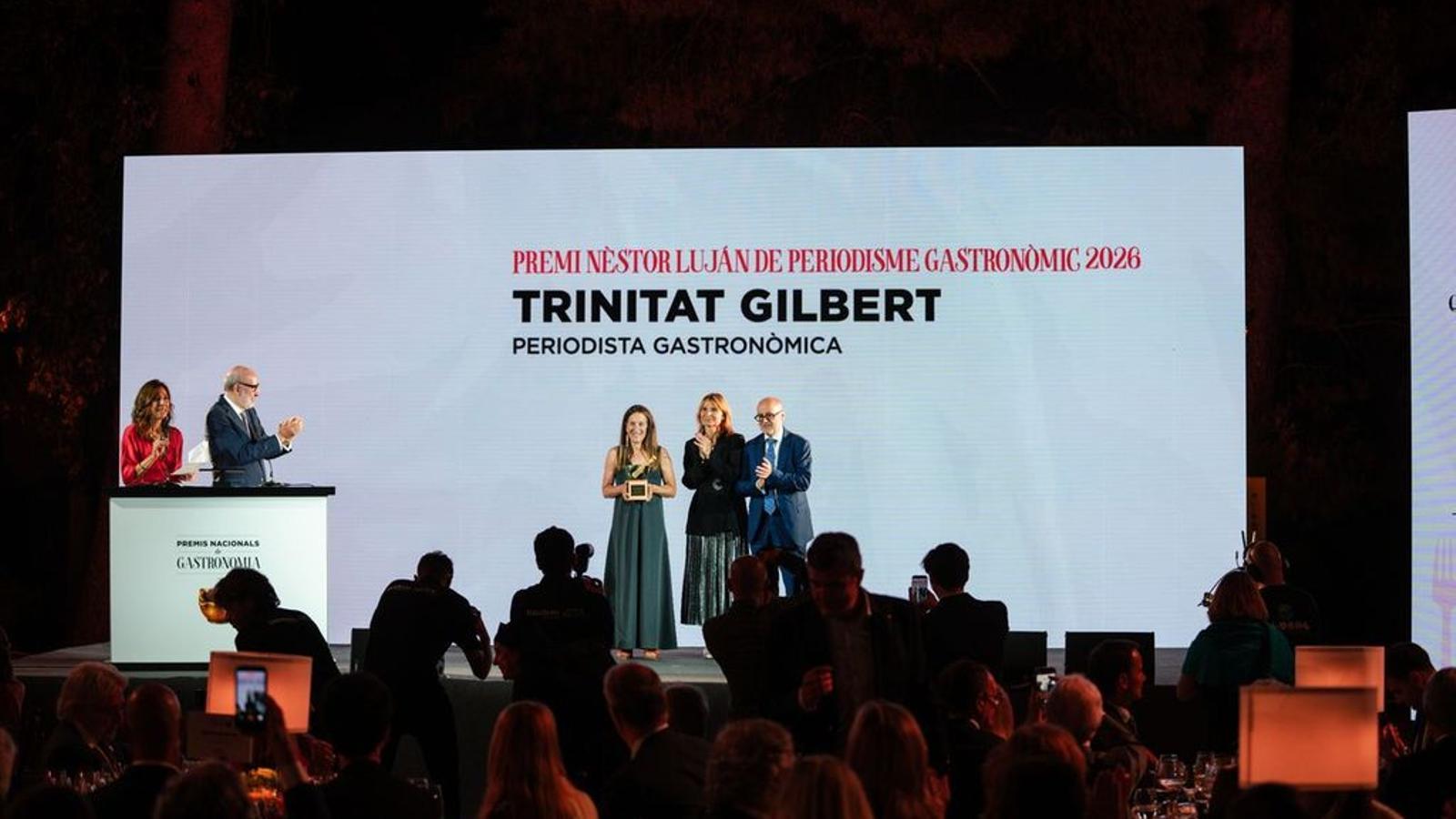 The journalist of ARA Trinitat Gilbert receives the Nèstor Luján prize.