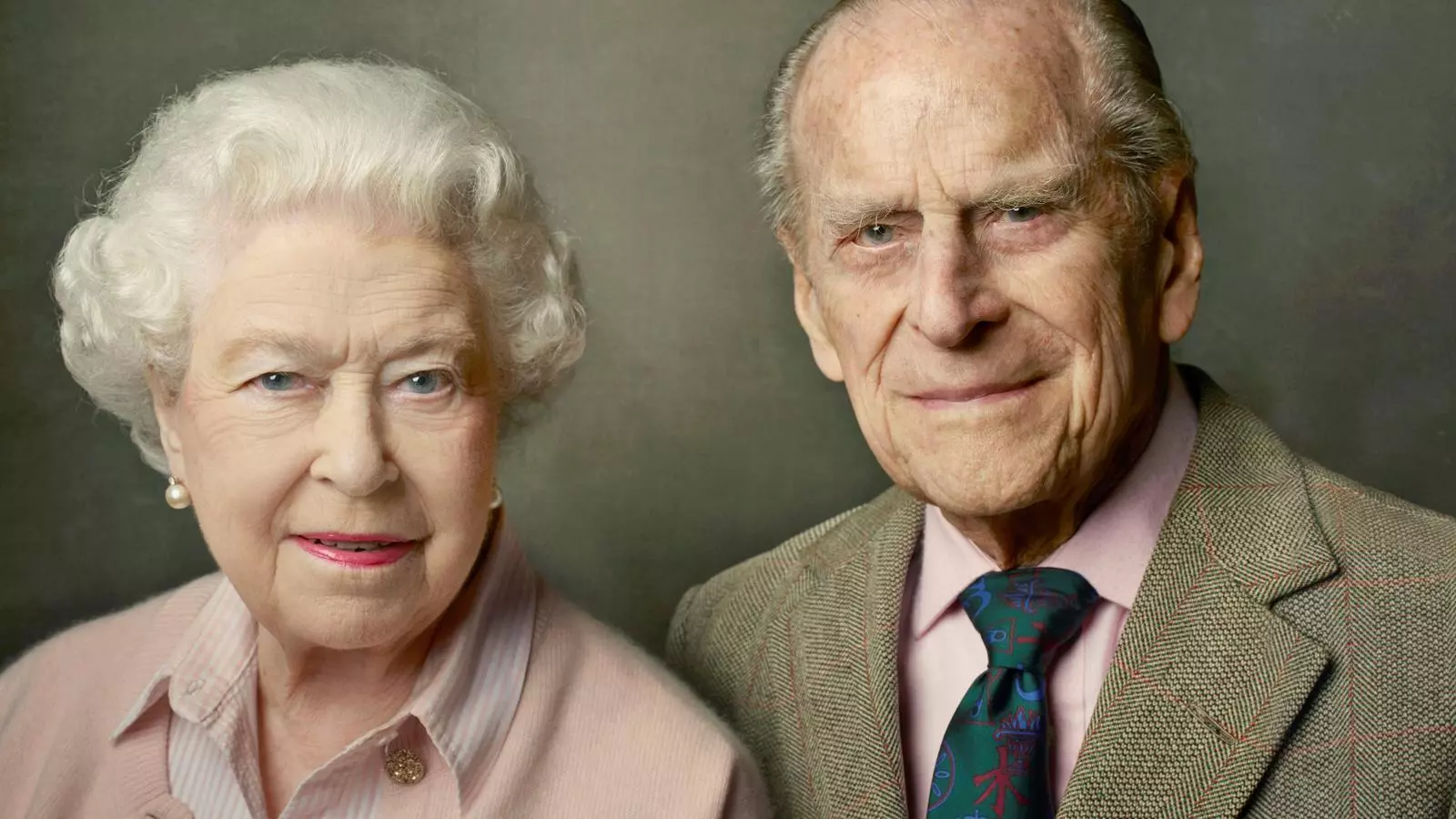 El duc d'Edimburg compleix 95 anys retratat per Annie Leibovitz al costat de la reina d'Anglaterra