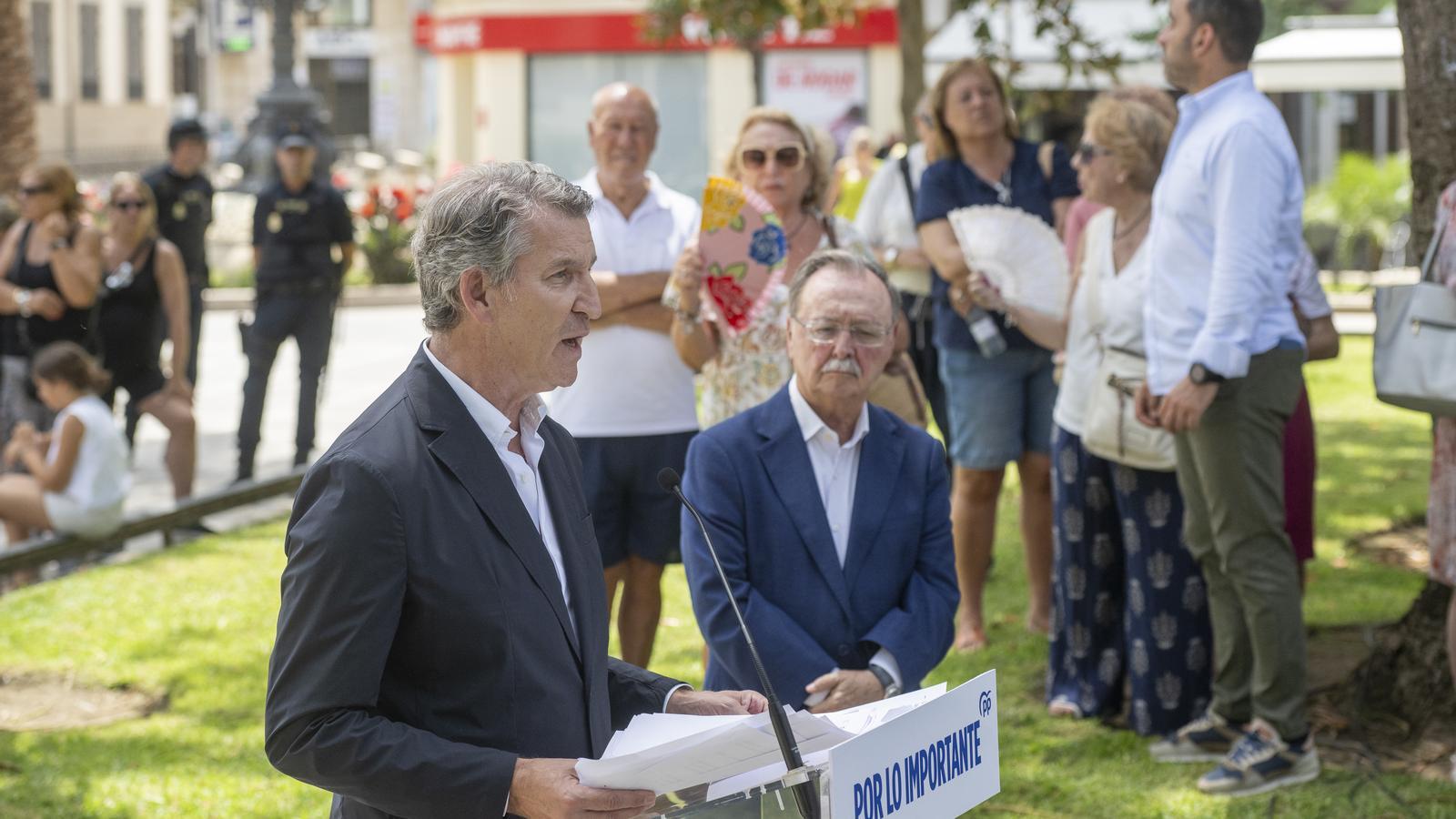 El líder del PP, Alberto Núñez Feijóo, en Ceuta este sábado.