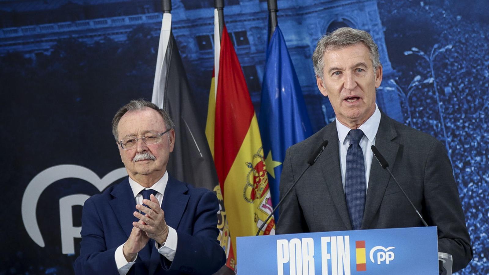 The leader of the PP, Alberto Núñez Feijóo, with the president of Ceuta, Juan Jesús Vivas