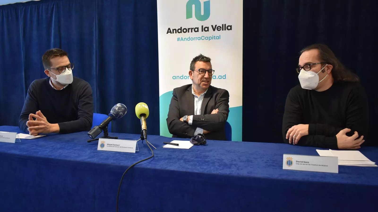 El coordinador de l'Institut de Música, Jordi Sabata; el conseller de Cultura i Promoció Turística, Miquel Canturri; i el cap de servei de l'Institut de Música, David Sanz, durant la roda de premsa.