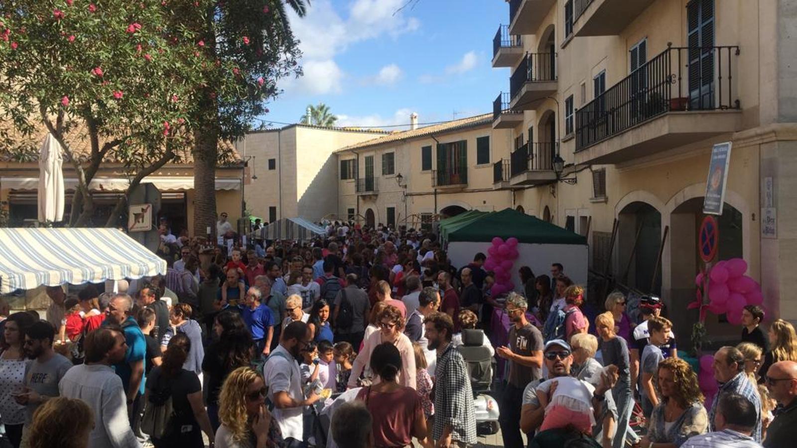 La mostra de productes artesans està acompanyada per moltes activitats.