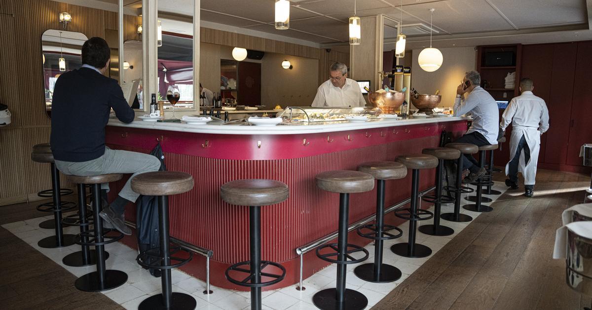 Rabbit’s: la barra vermella més desitjada de la part alta de Barcelona