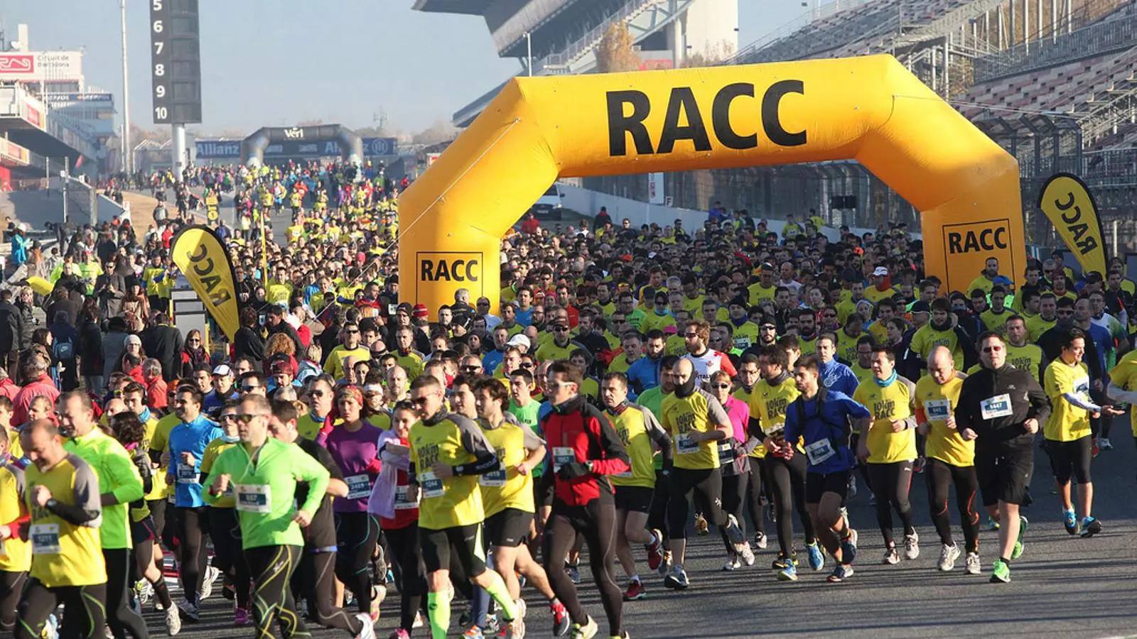 Imatge de la sortida de la cursa RACC 10km al Circuit de Catalunya, a Montmeló