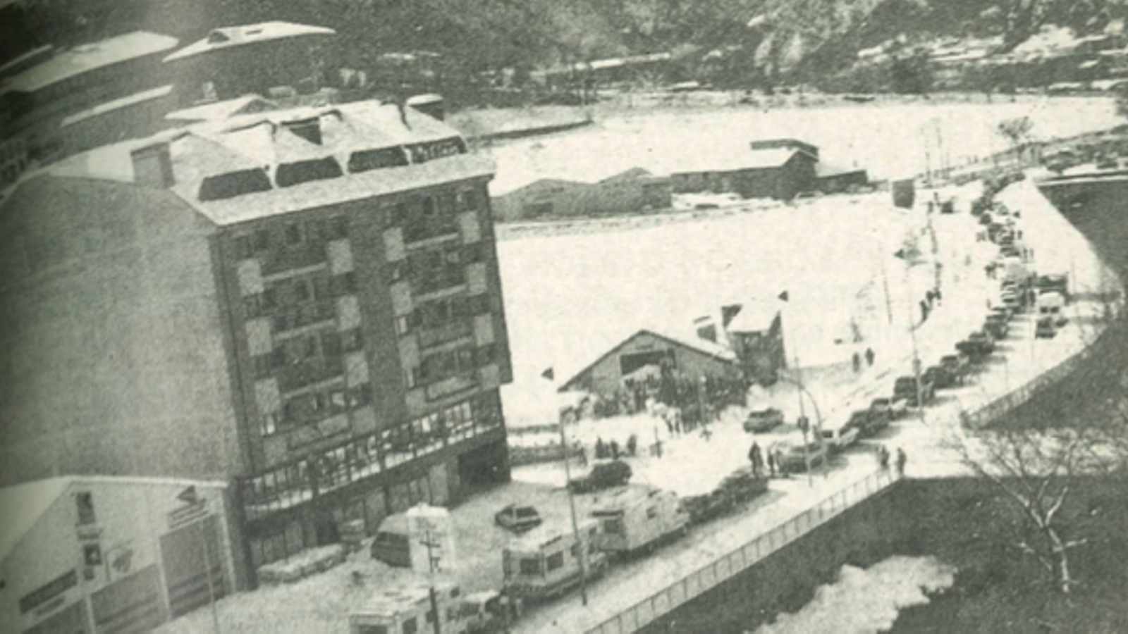 Imatges de l’avinguda Tarragona i el carrer Prat de la Creu el diumenge 9 de desembre del 1990 al matí. / INFORMACIONS / BIBLIOTECA NACIONAL