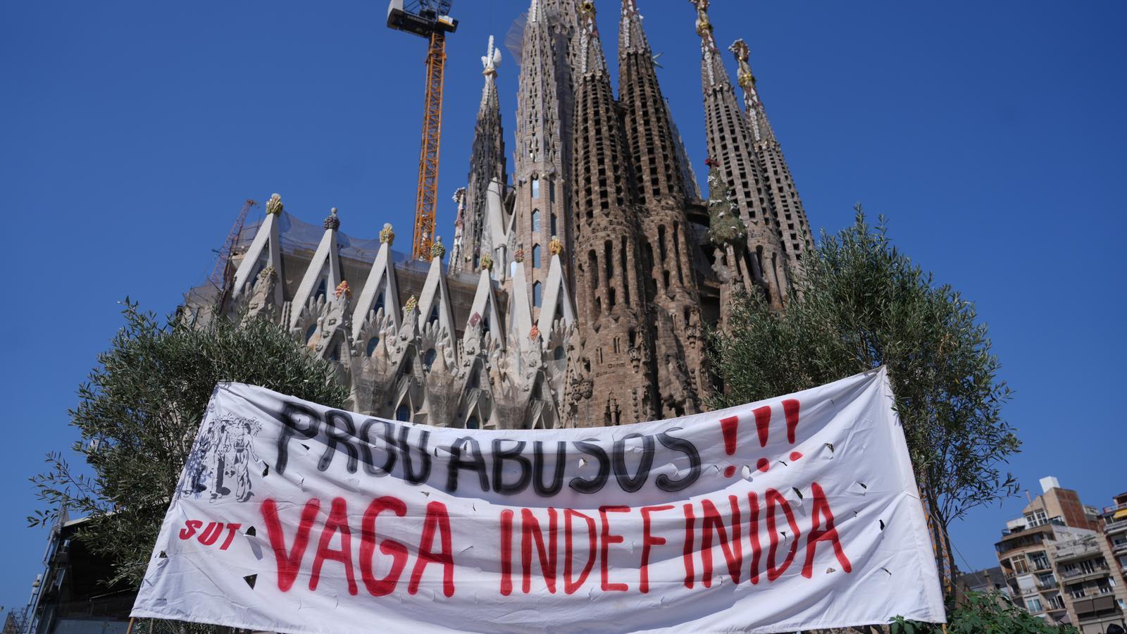 Strike sign outside the Sagrada Familia