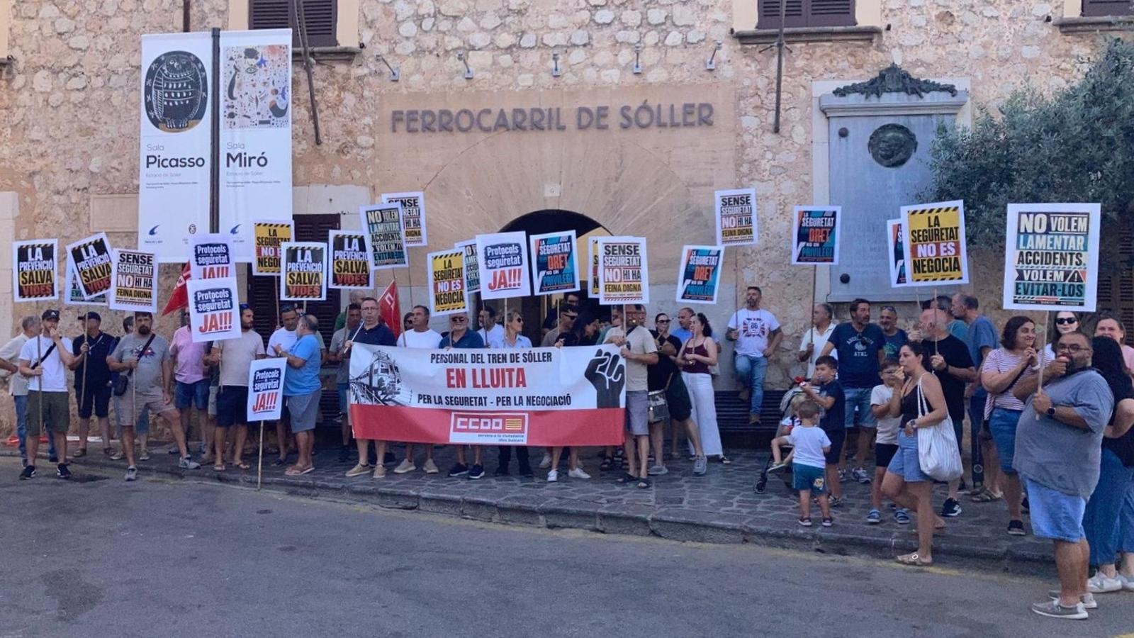 Protesta dels treballadors del tren de Sóller