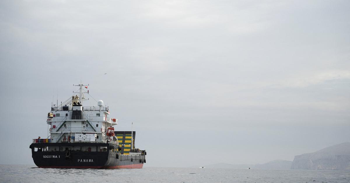 Dos petroliers creuen Ormuz hores abans que comenci el bloqueig anunciat pels Estats Units