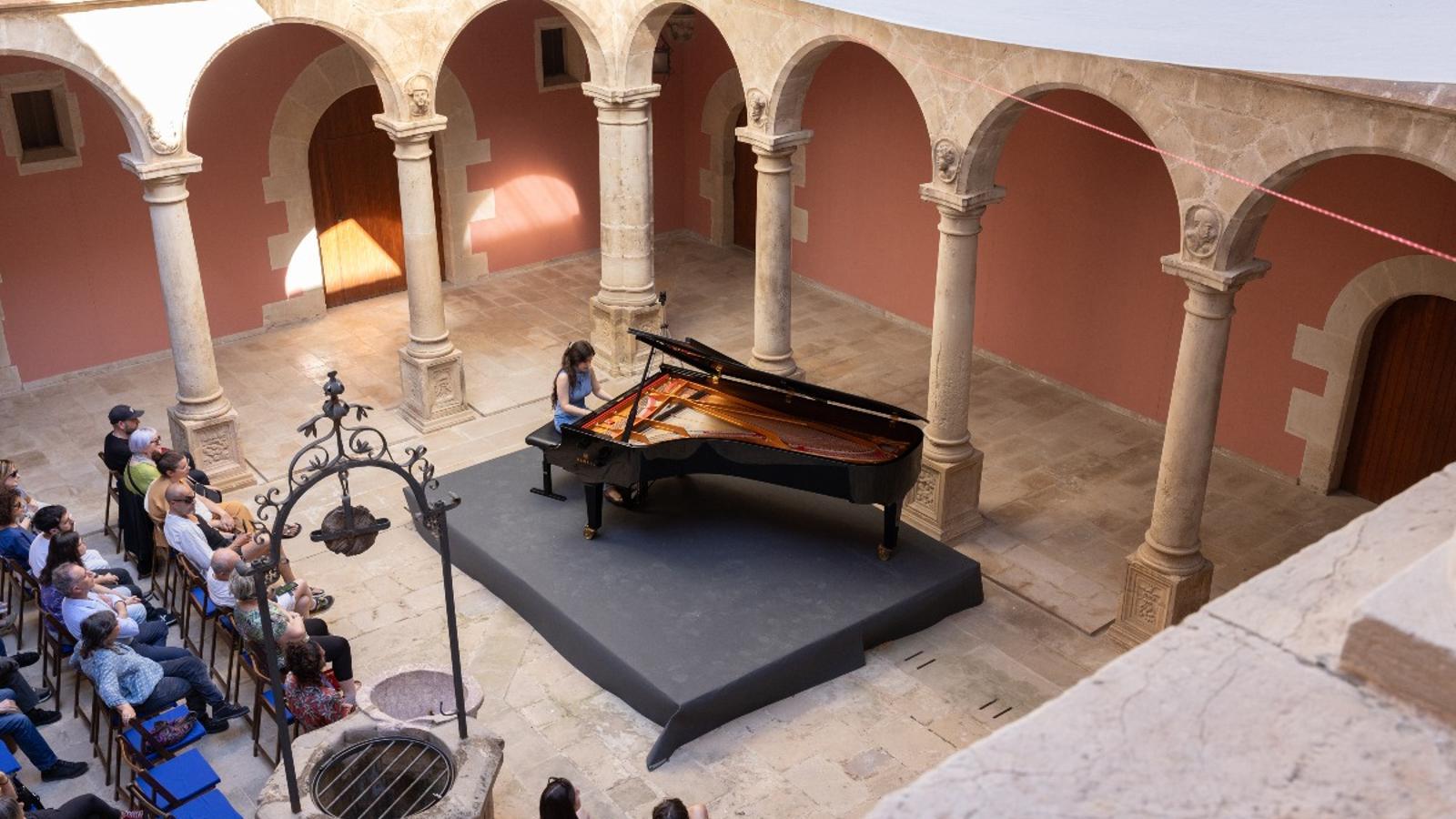 Heritage sites host piano concerts in Tortosa.