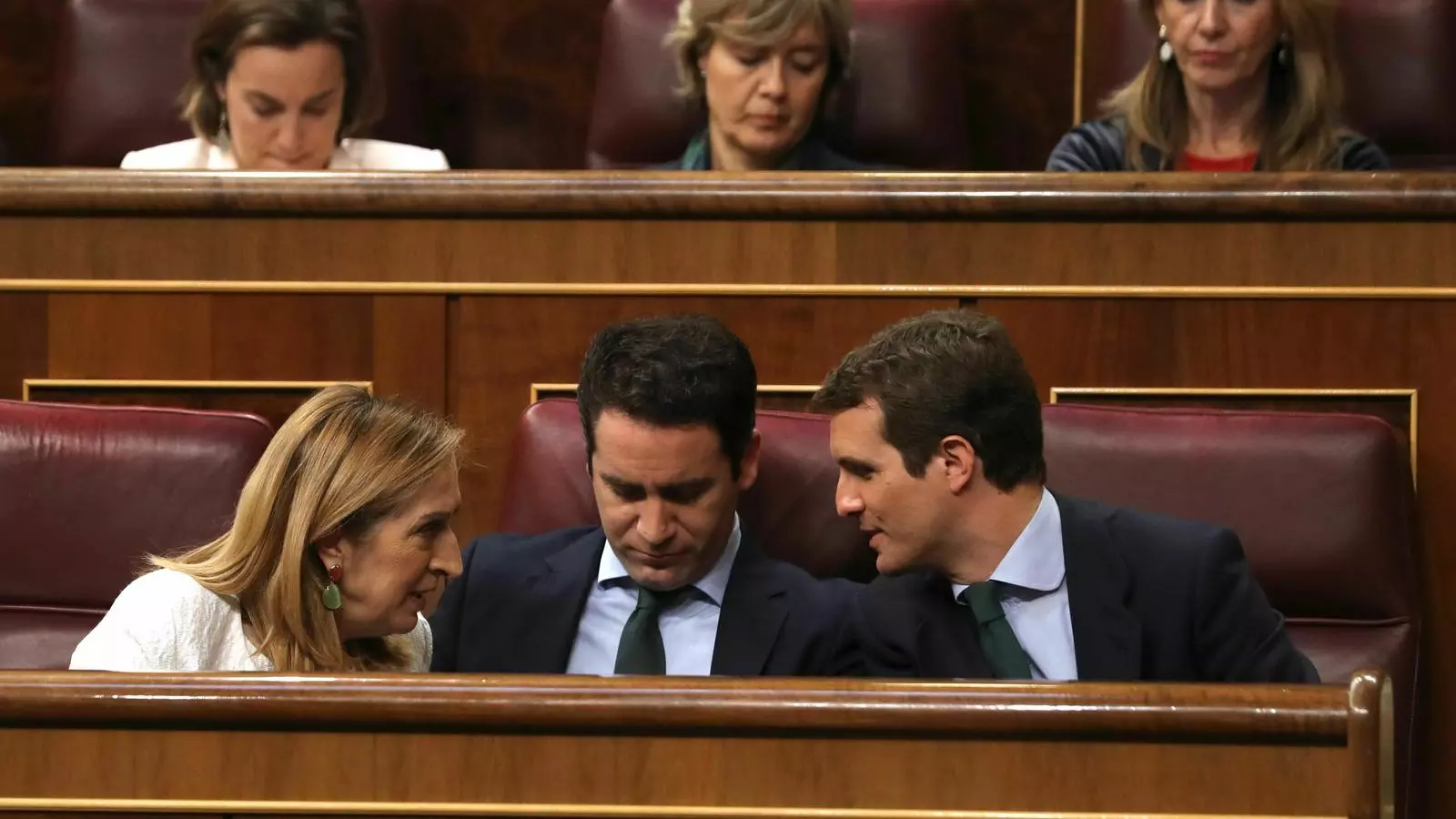 Els diputats del PP Ana Pastor, García Egea i Pablo Casado, dimarts durant la sessió del Congrés.