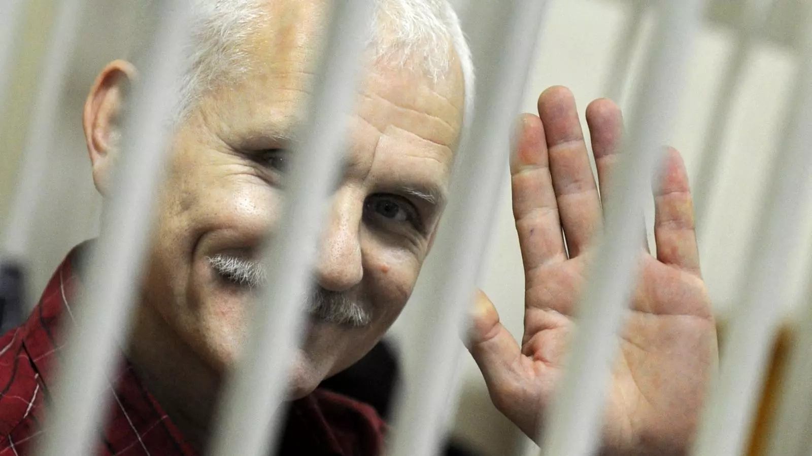 El activista bielorruso encarcelado Ales Bialiatski, ganador del Nobel de la paz 2022, junto con la ONG rusa Memorial y el Centro por las Libertades Civiles de Ucrania