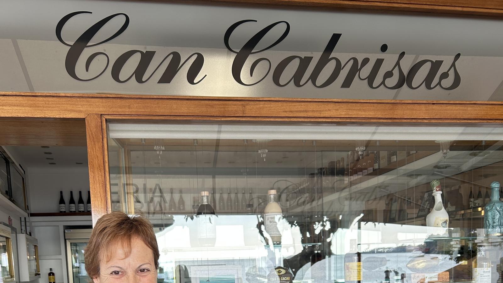 Mercè Cabrisas, con los tapones, en su último día de trabajo