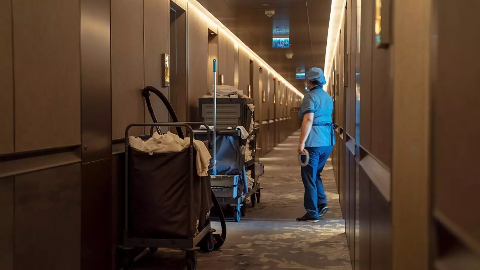 La neteja dels hotels és una professió que fan majoritàriament dones. El col·lectiu de les Kellys en defensa els drets laborals.