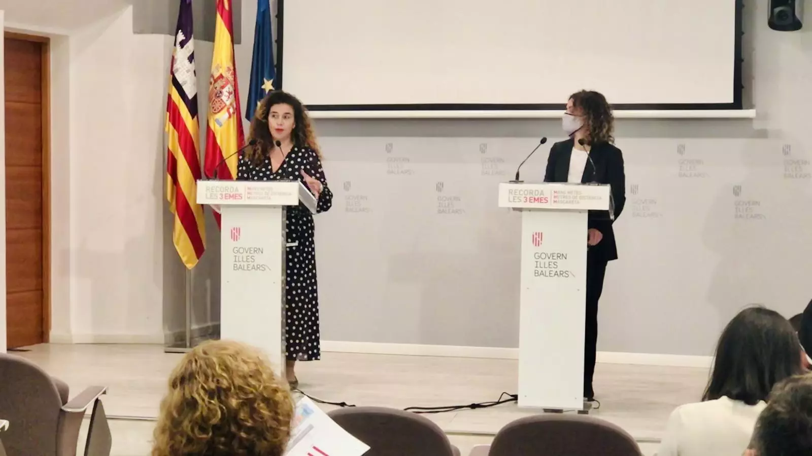 Les conselleres Pilar Costa i Rosario Sánchez en la roda de premsa posterior al Consell de Govern