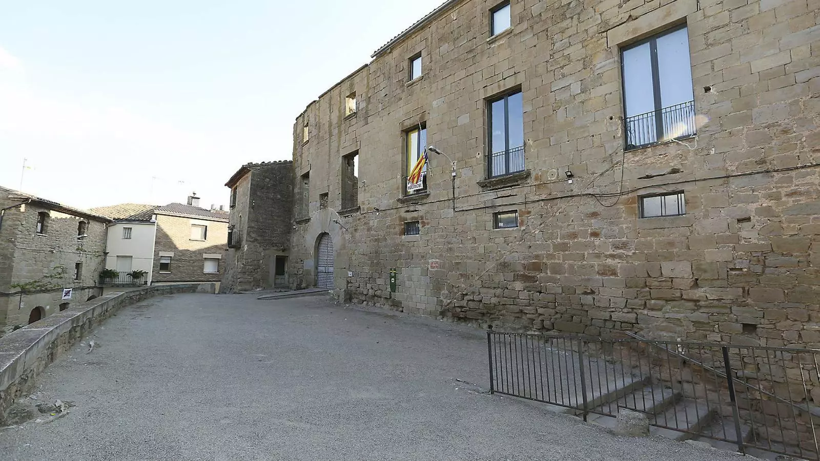 Al segle XVI el llinatge dels Erill va transformar el castell en un palau renaixentista