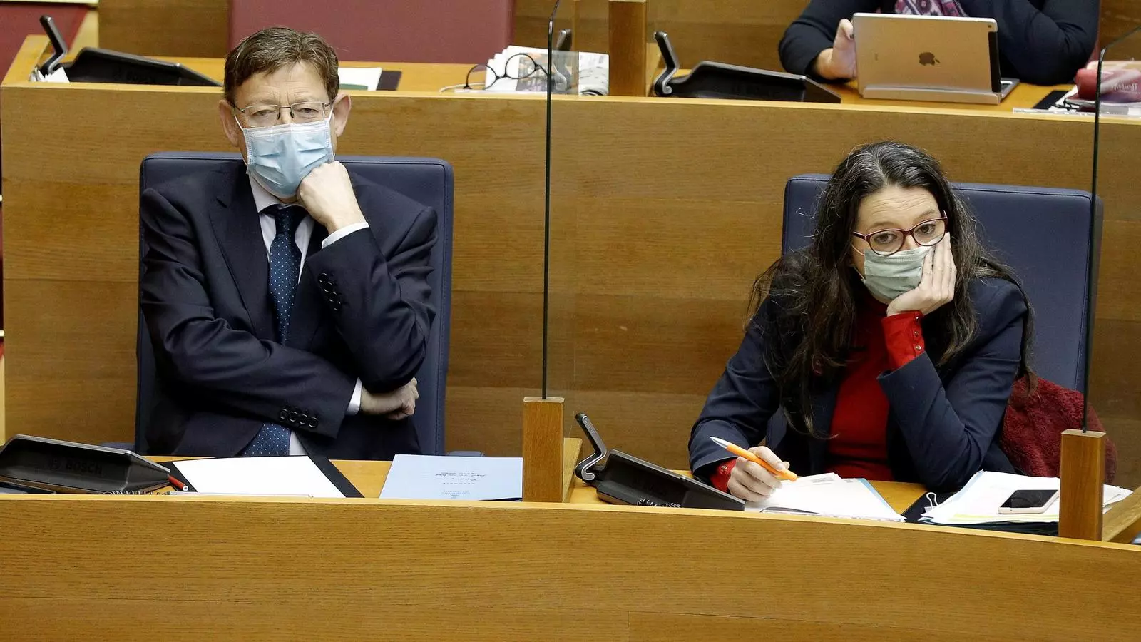 El cap del Consell, Ximo Puig, i la vicepresidenta primera, Mónica Oltra, al Parlament valencià aquest dijous