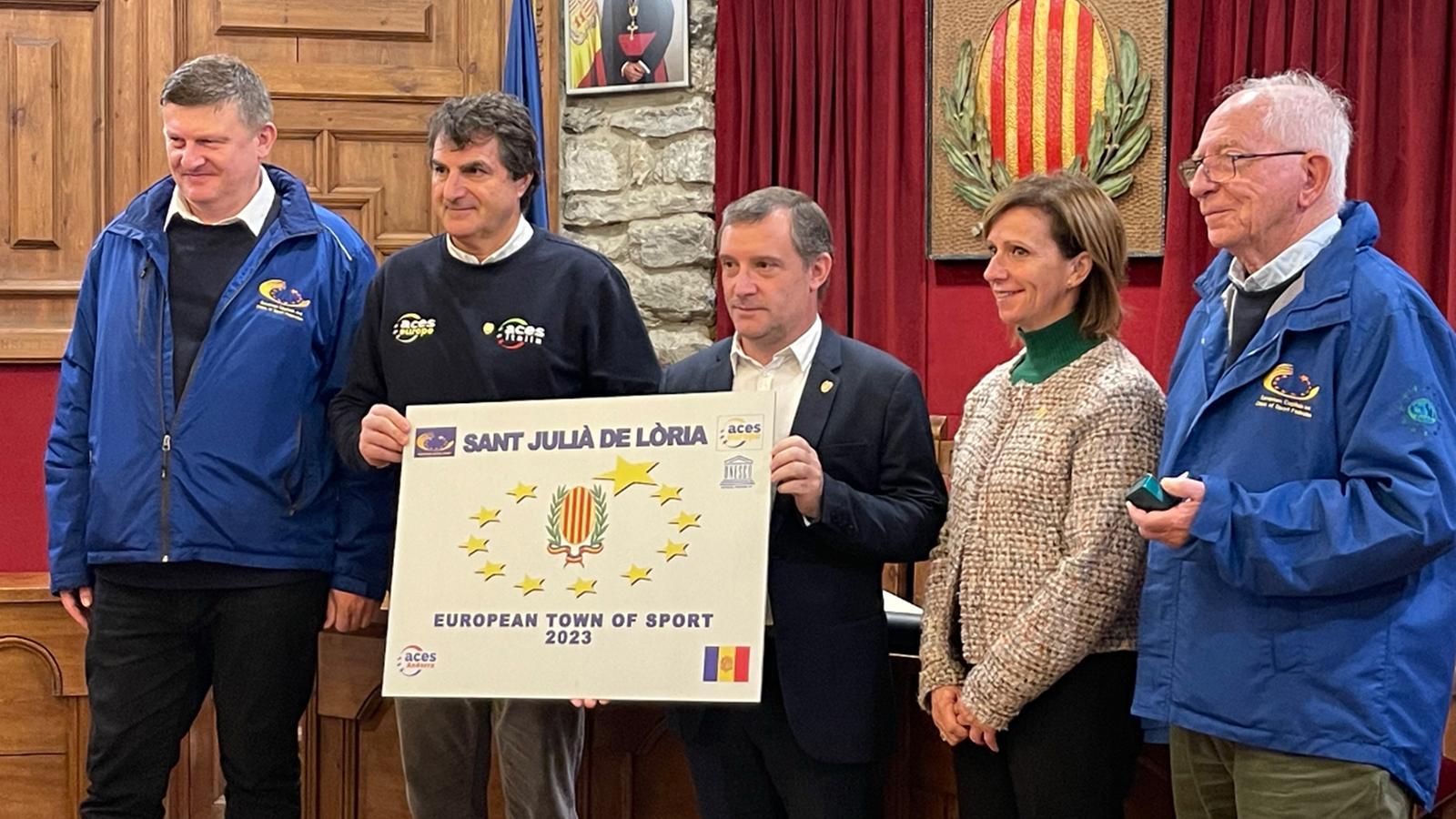 Els cònsols de Sant Julià de Lòria, Josep Majoral i Mireia Codina, i els representants d'ACES Europe.