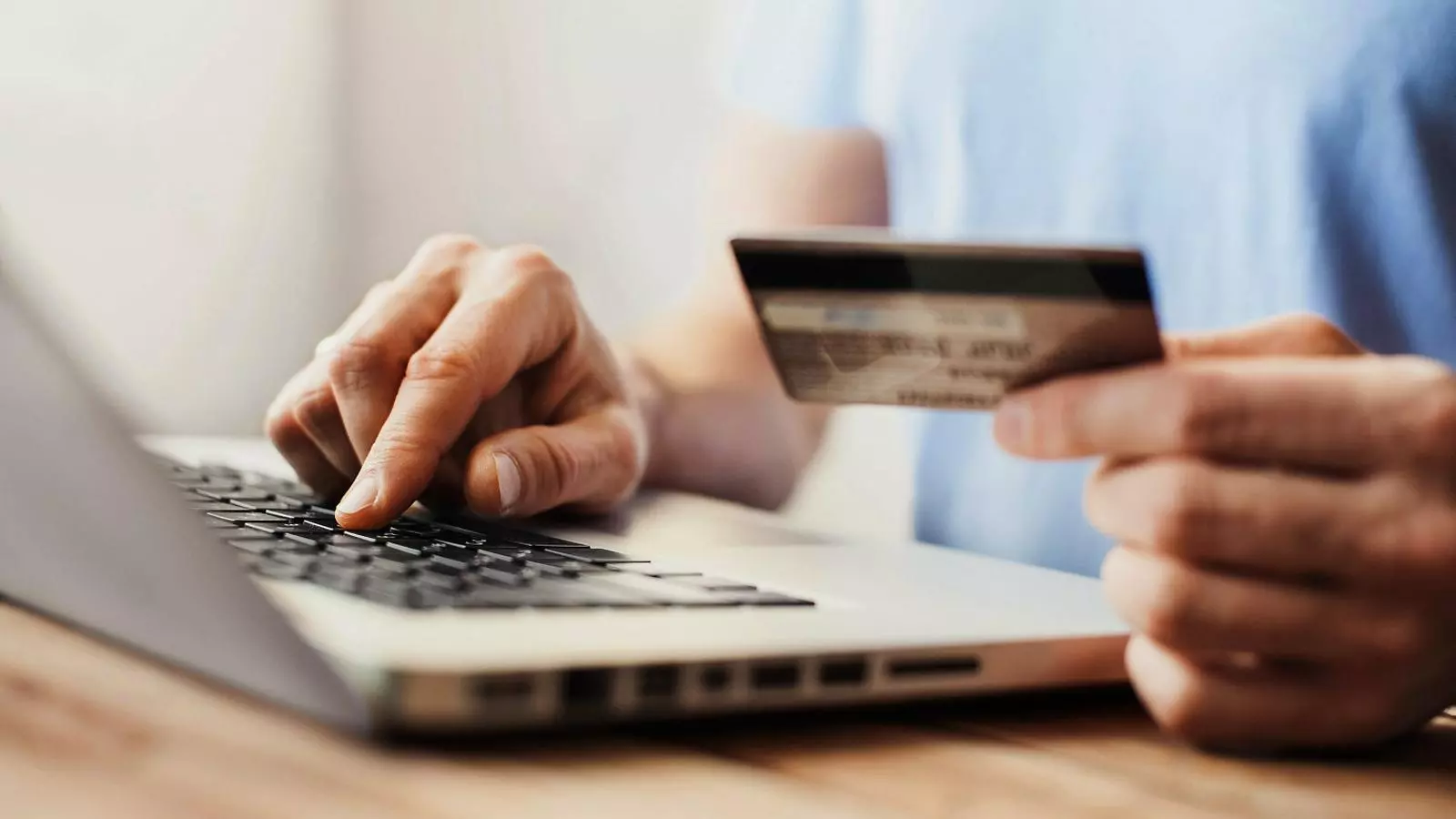 Les plataformes digitals permeten al consumidor conèixer millor el producte o servei que pretenen
Adquirir.