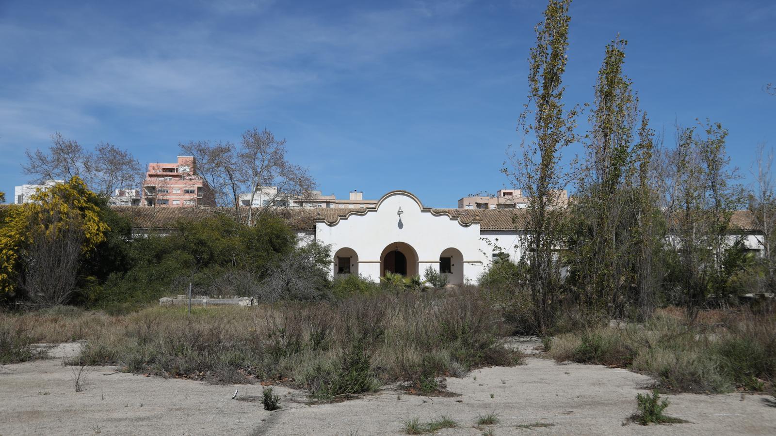 Son Busquets es el retrato de la desidia institucional en materia de Vivienda. Más de 20 años de anuncios de 900 pisos públicos que no se materializan.