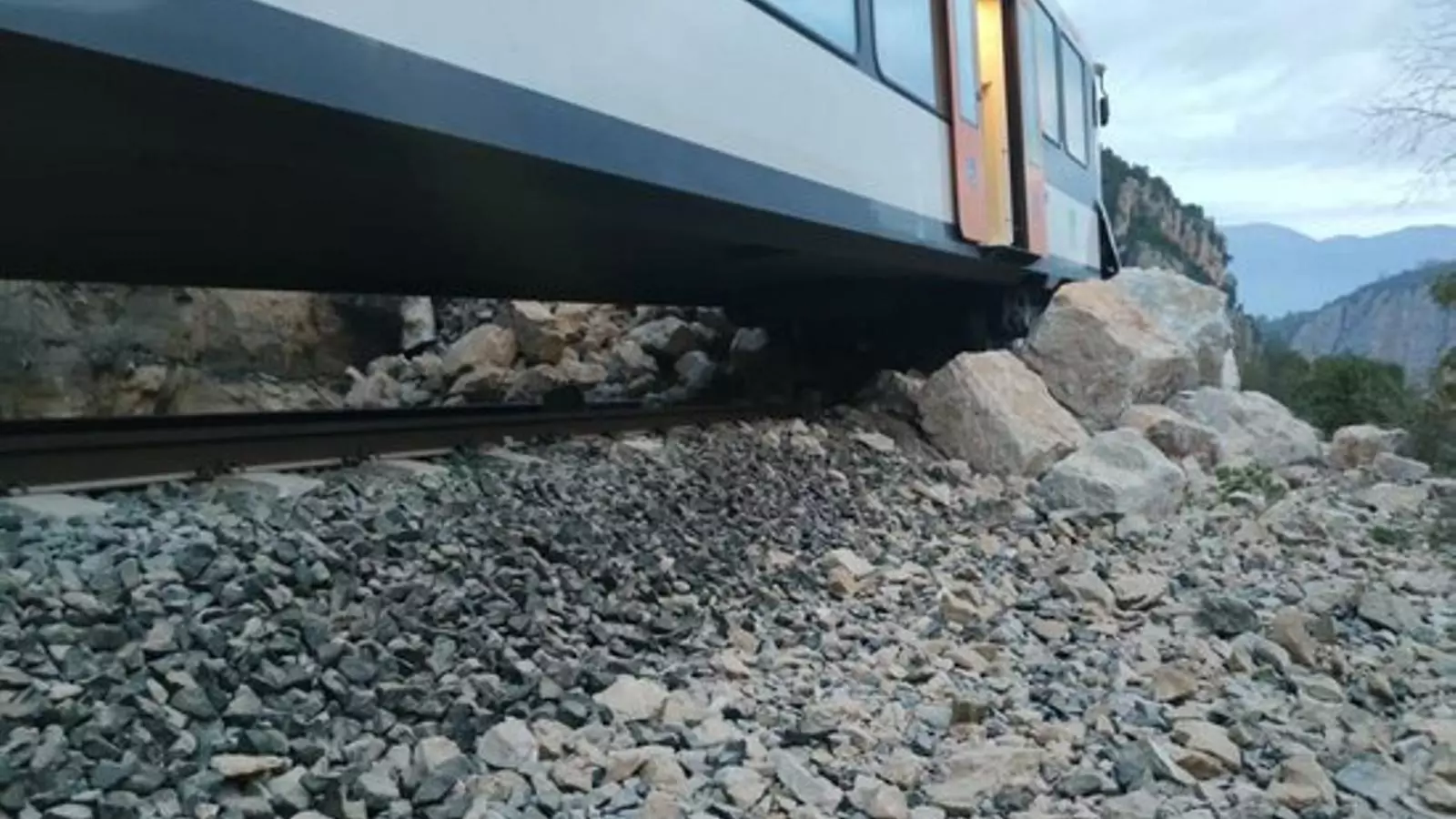 El tren de la línia Lleida-la Pobla de Segur accidentat