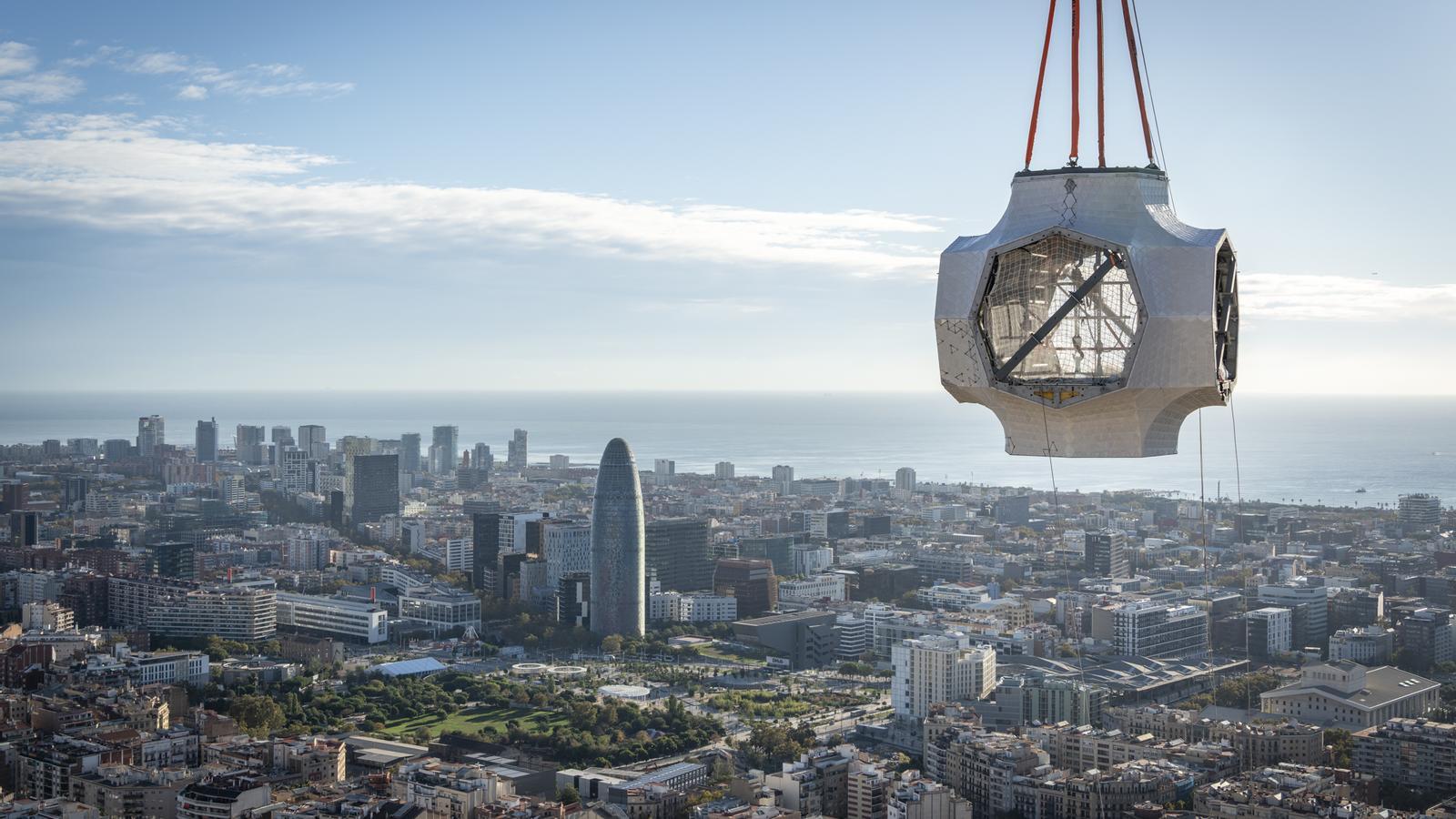 El elemento central de la cruz mirador que culmina la torre de Jesucristo de la Sagrada Família.