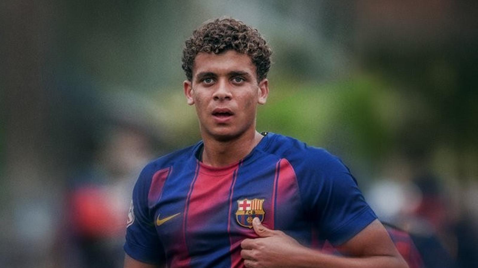 Hamza Abdelkarim in a match with Barça
