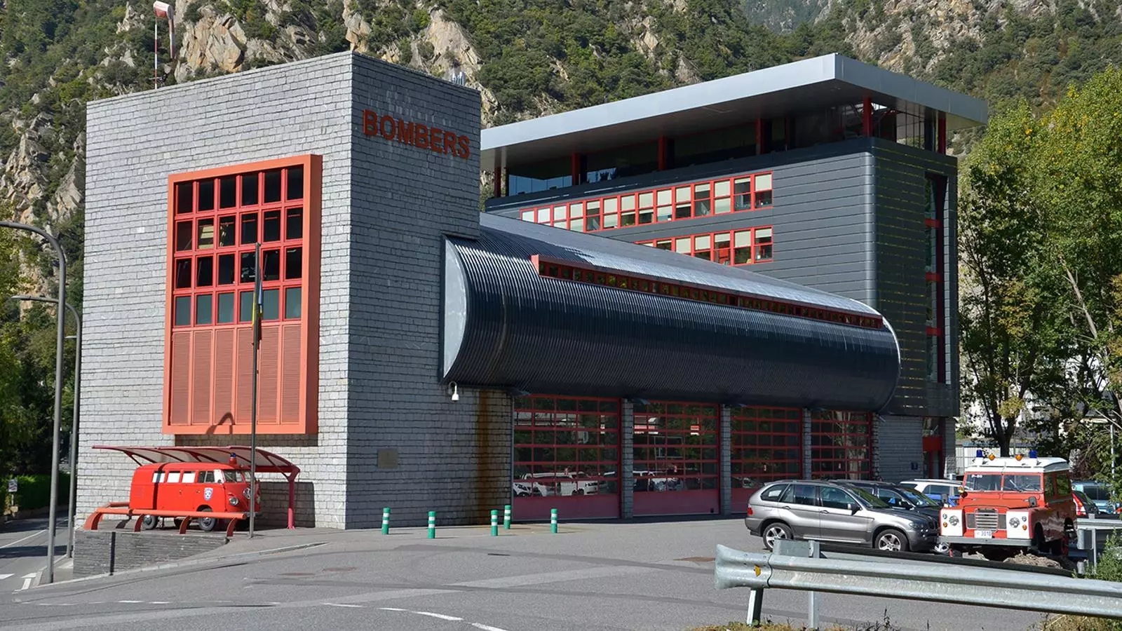 La caserna dels Bombers de Santa Coloma. / ARXIU ANA